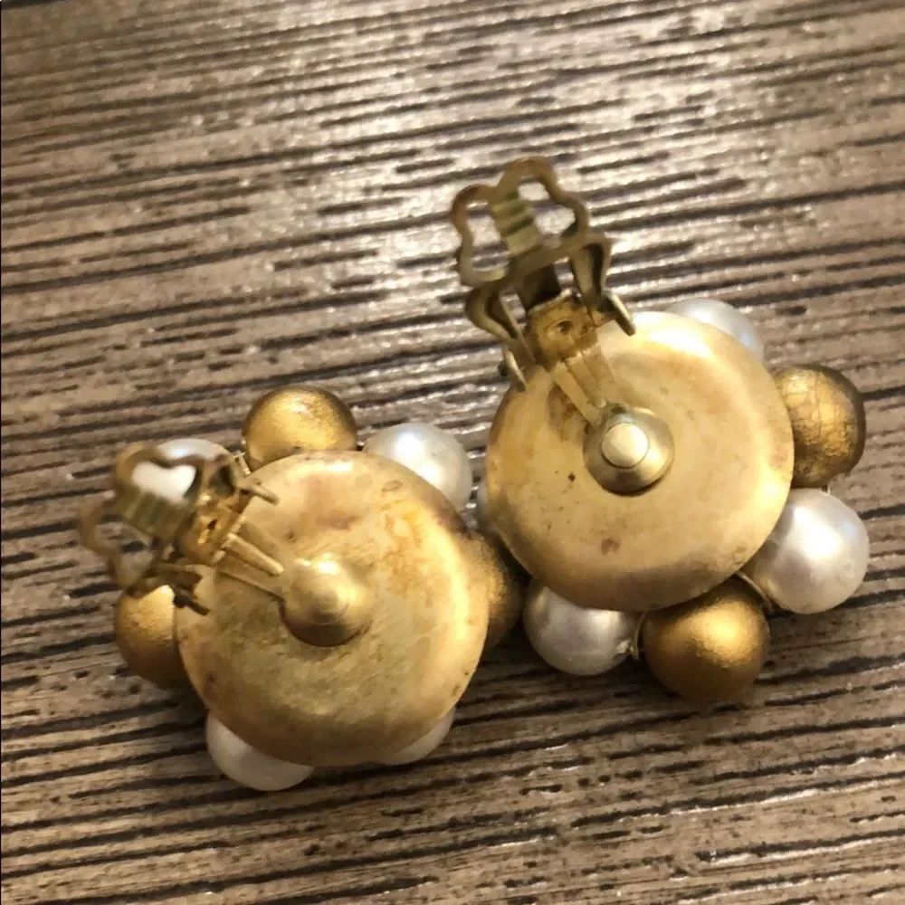 Vintage Pearl & Gold Bead Cluster Clip Earrings - Picture 6 of 12